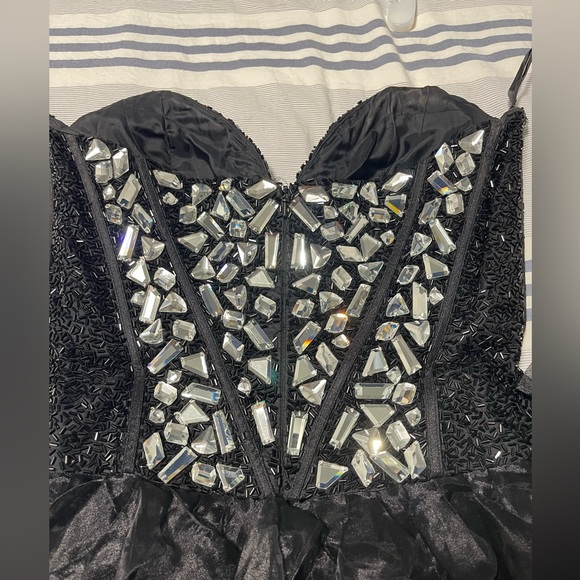 SHERRI Hill Formal - Picture 6 of 6